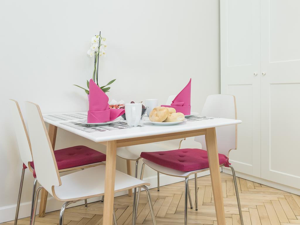 Delightful New Town Square Apartment วอร์ซอ ภายนอก รูปภาพ