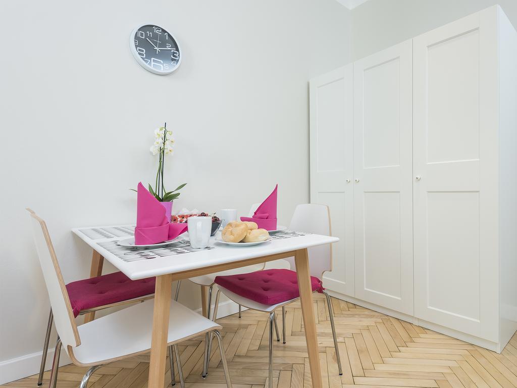 Delightful New Town Square Apartment วอร์ซอ ภายนอก รูปภาพ
