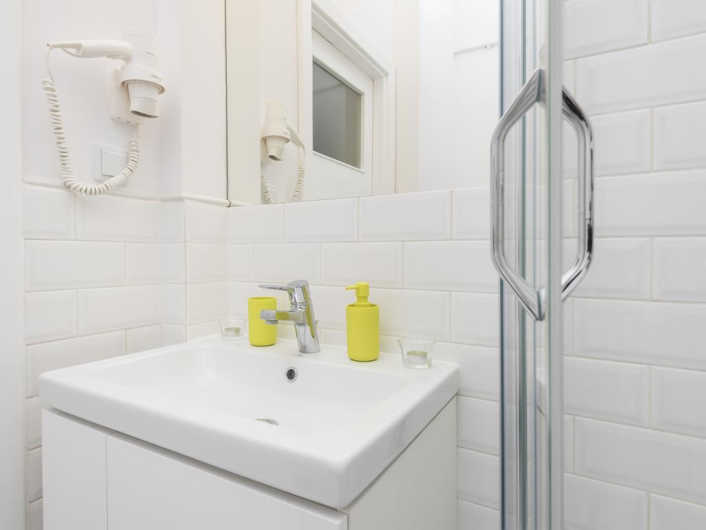 Delightful New Town Square Apartment วอร์ซอ ภายนอก รูปภาพ