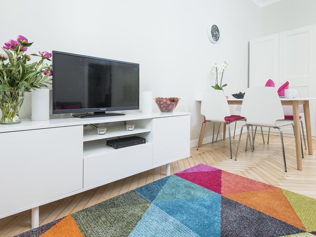 Delightful New Town Square Apartment วอร์ซอ ภายนอก รูปภาพ