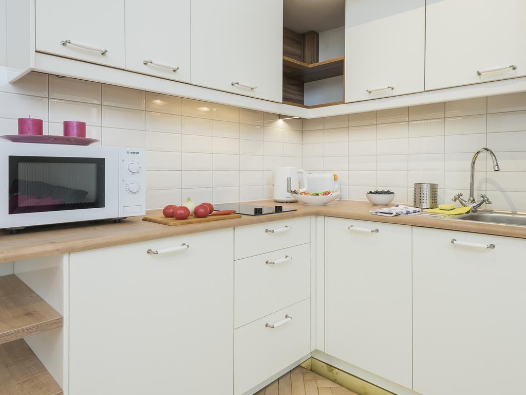 Delightful New Town Square Apartment วอร์ซอ ภายนอก รูปภาพ
