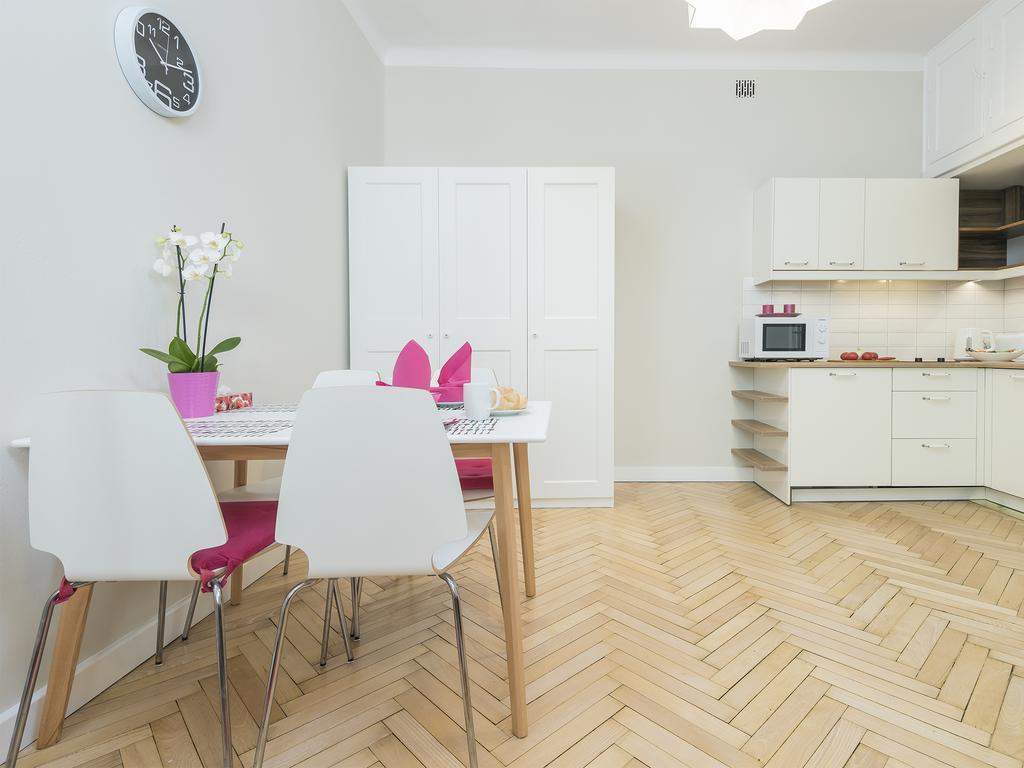 Delightful New Town Square Apartment วอร์ซอ ภายนอก รูปภาพ