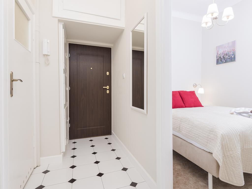 Delightful New Town Square Apartment วอร์ซอ ภายนอก รูปภาพ